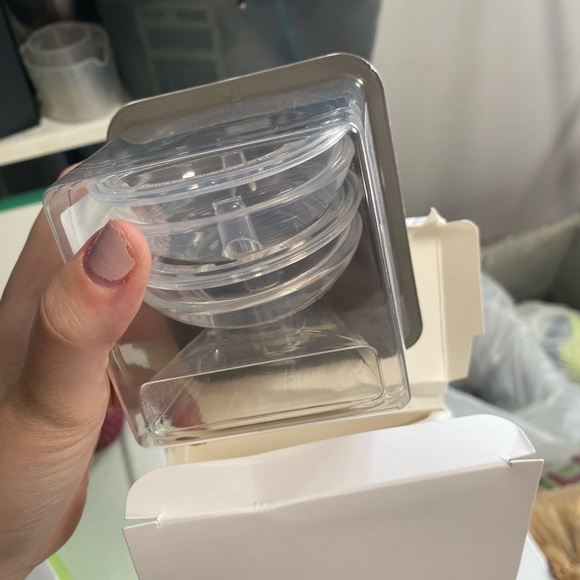 Comotomo Baby Bottle Gift Set missing small bottles - Picture 5 of 6